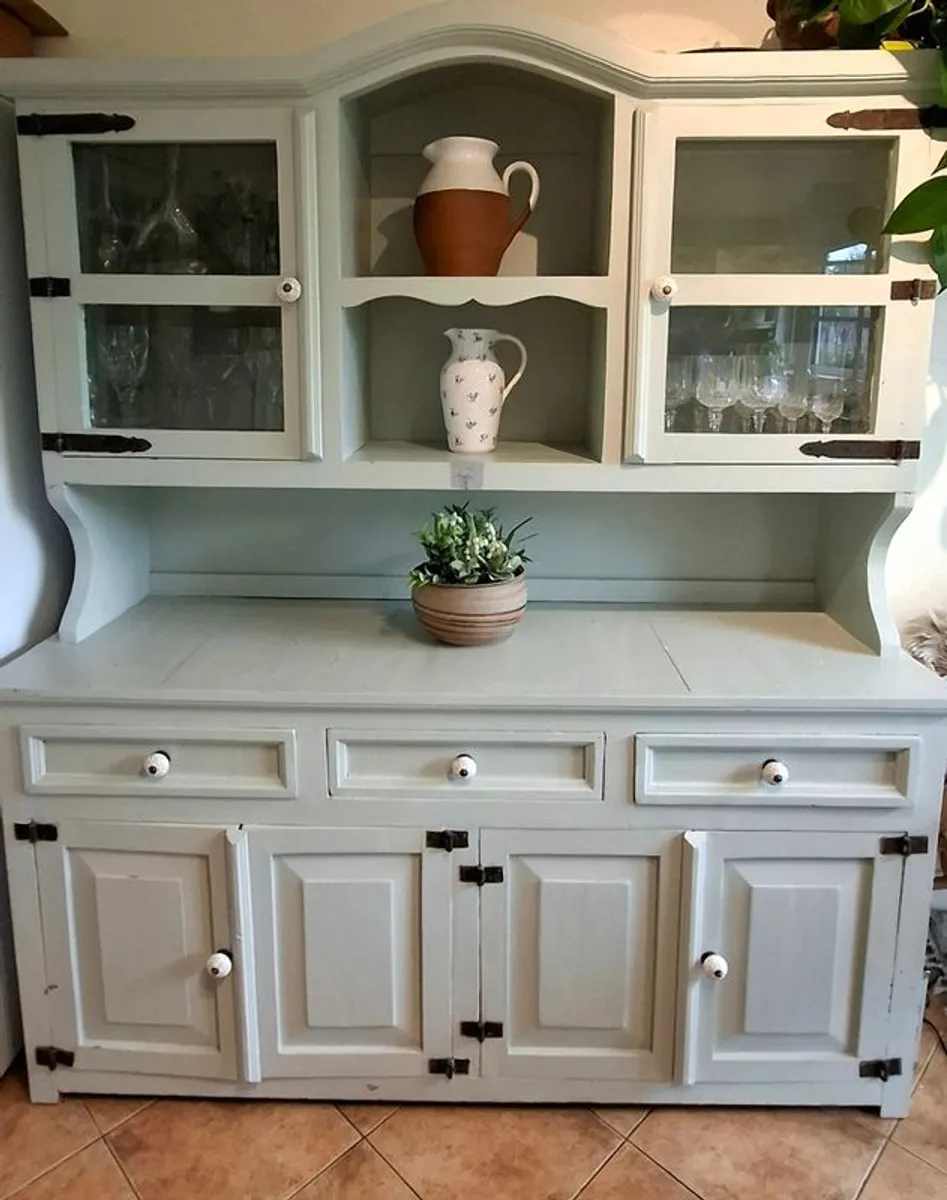 Dresser - Image 1