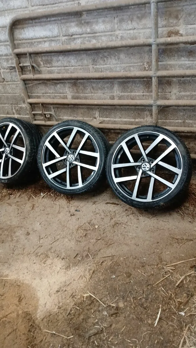 4 19 inch alloys good tyres came off 171 golf - Image 1