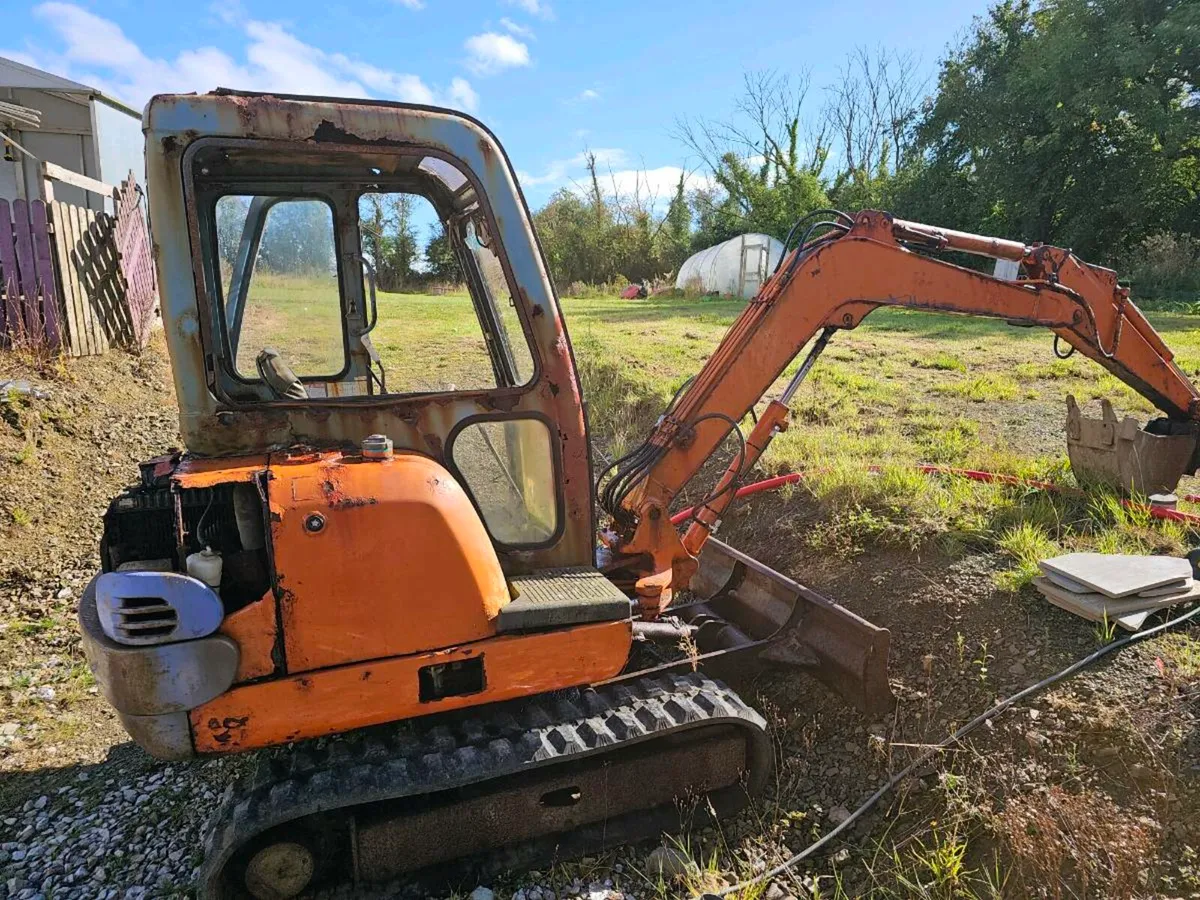Hitachi EX25 mini digger - Image 3