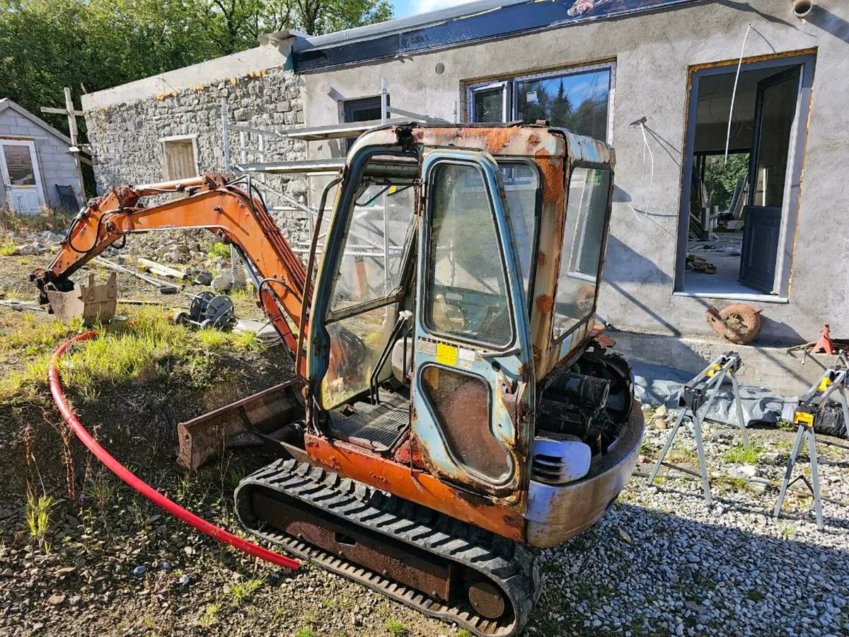 Hitachi EX25 mini digger - Image 4