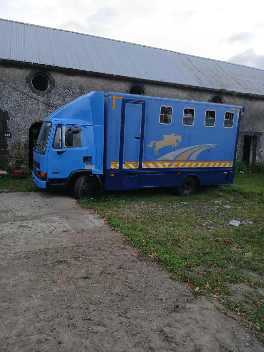 Horse truck - Image 1