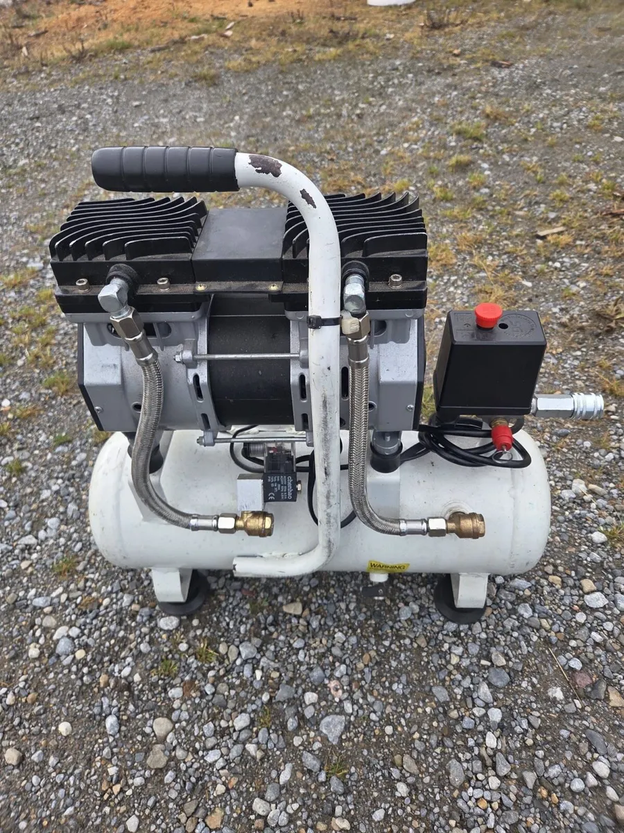 Silent Air Compressor 10 Litre Duel Pump - Image 1