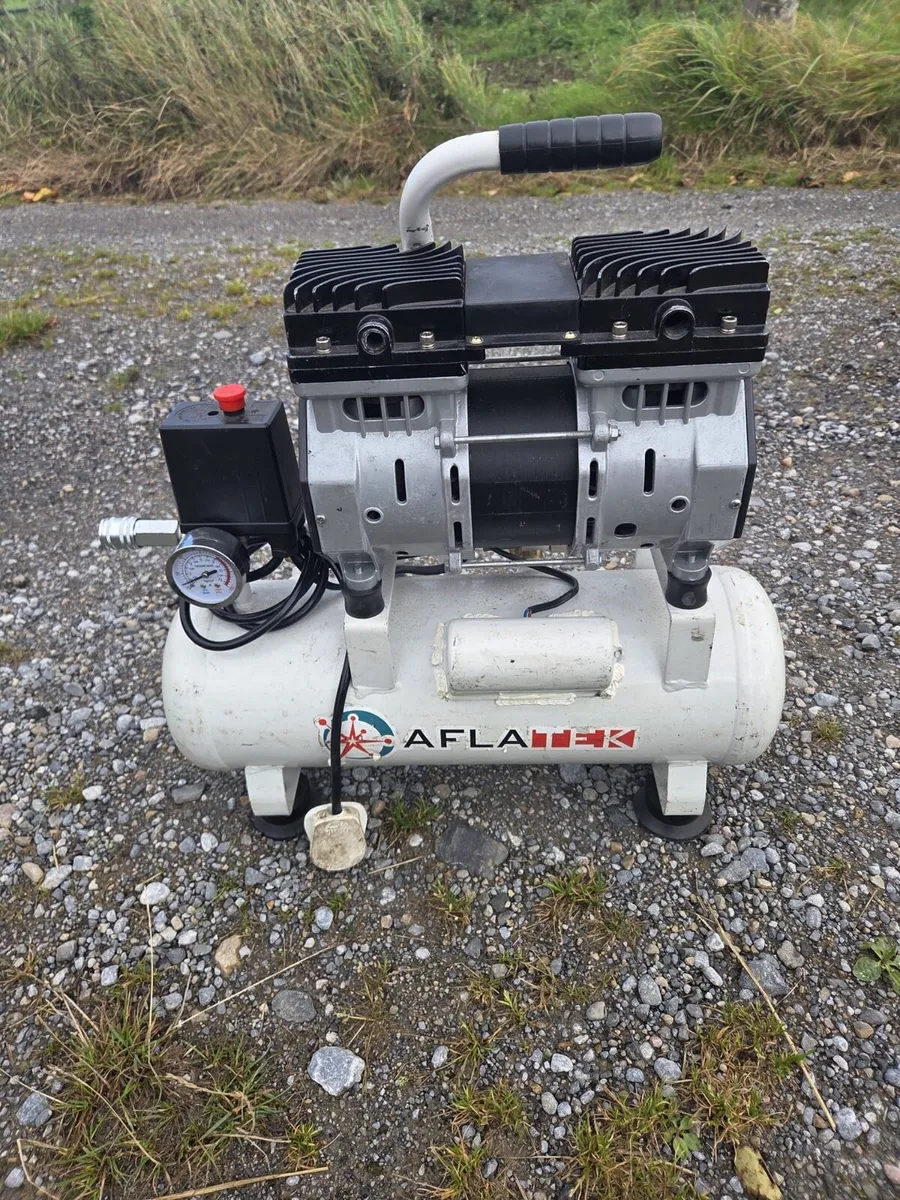 Silent Air Compressor 10 Litre Duel Pump - Image 2