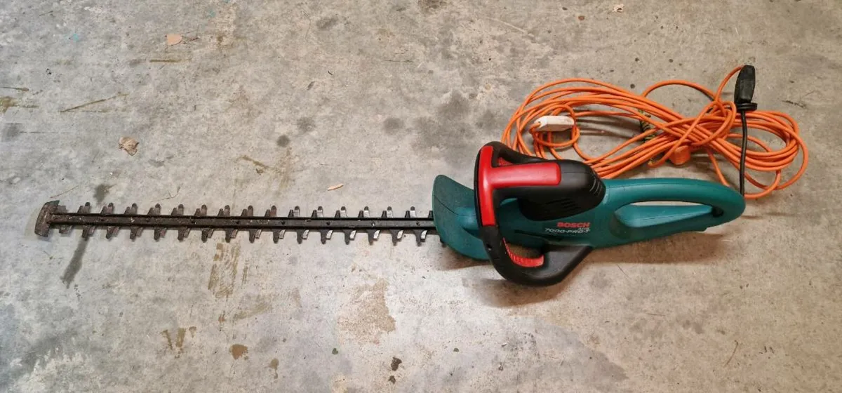 Bosch hedge trimmer 650w - Image 1