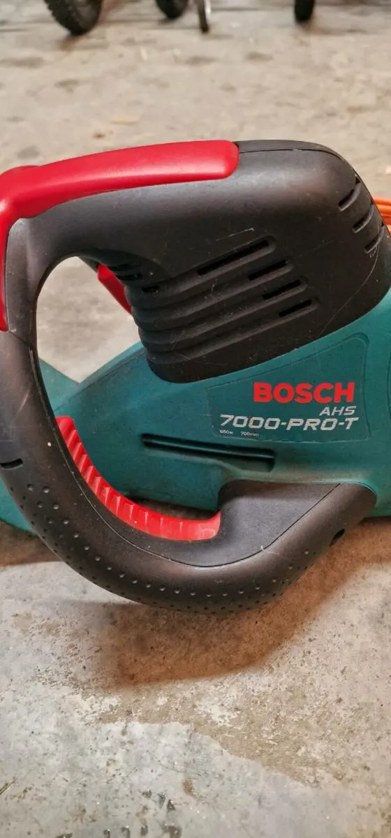 Bosch hedge trimmer 650w - Image 2