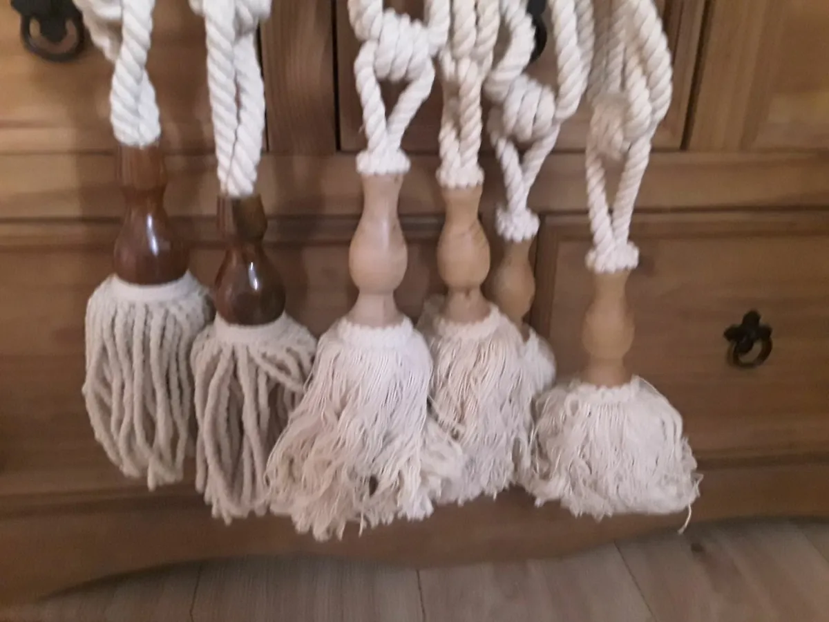 3  sets of curtain tiebacks 2 two sets identical - Image 1