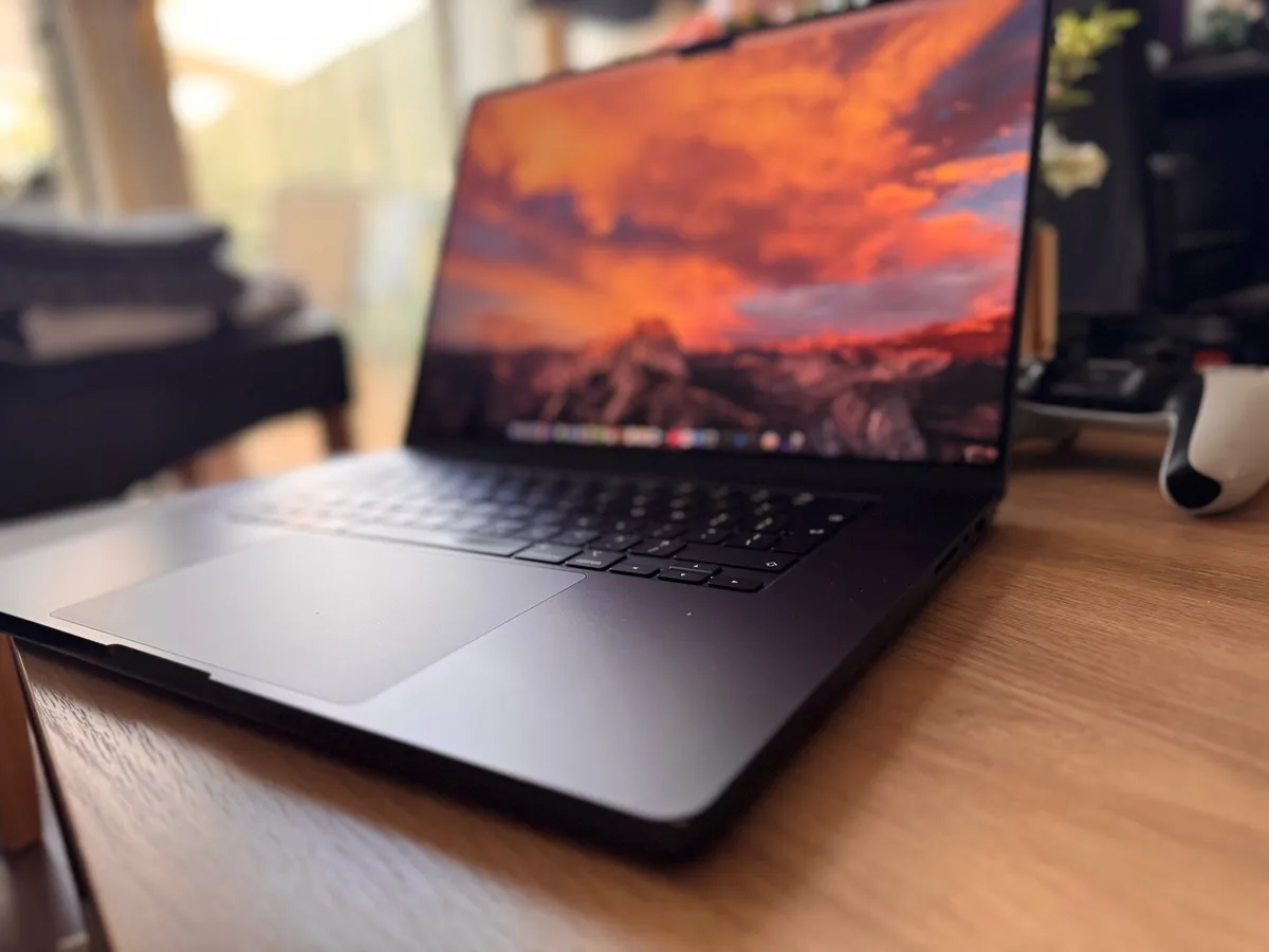MacBook Pro 16.2" | M3 Pro | 18-Core GPU | 18GB - Image 2