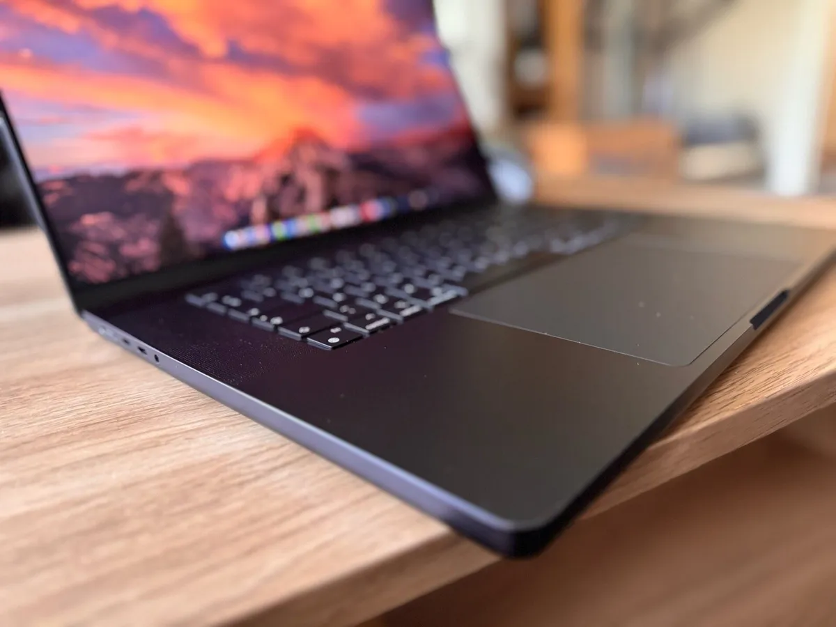 MacBook Pro 16.2" | M3 Pro | 18-Core GPU | 18GB - Image 3