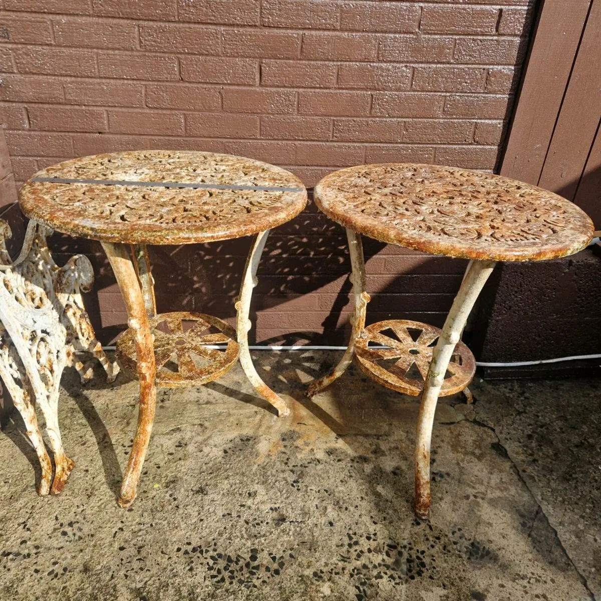 Cast iron garden tables - Image 1
