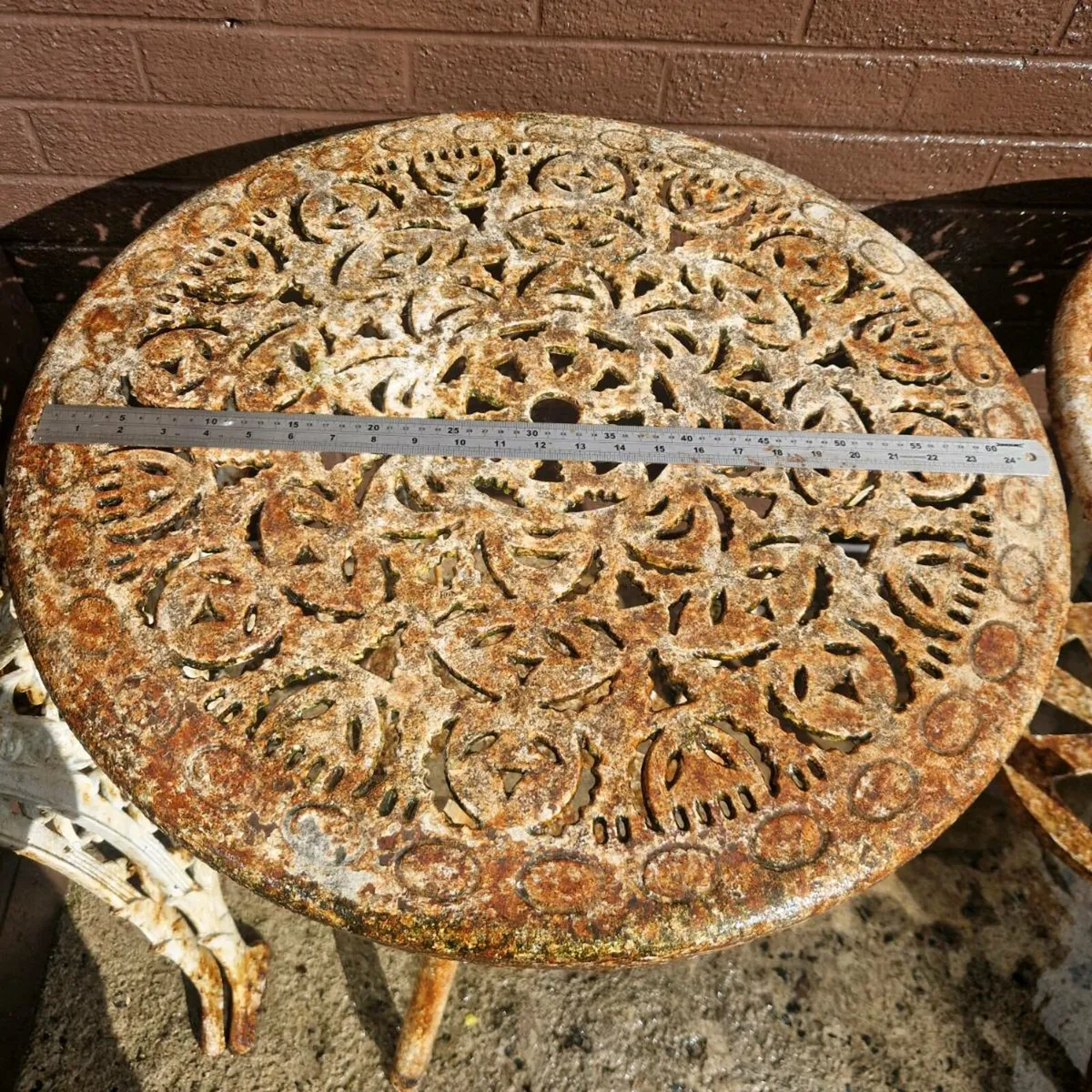 Cast iron garden tables - Image 2