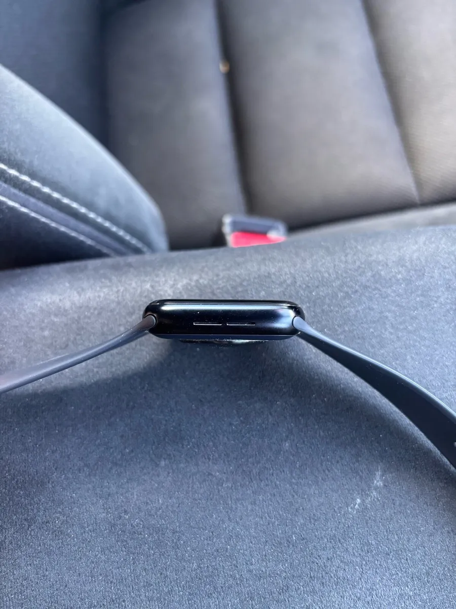 Apple Watch SE (44mm) - Image 3