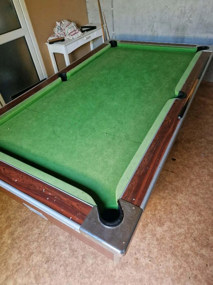 Pool table - Image 1