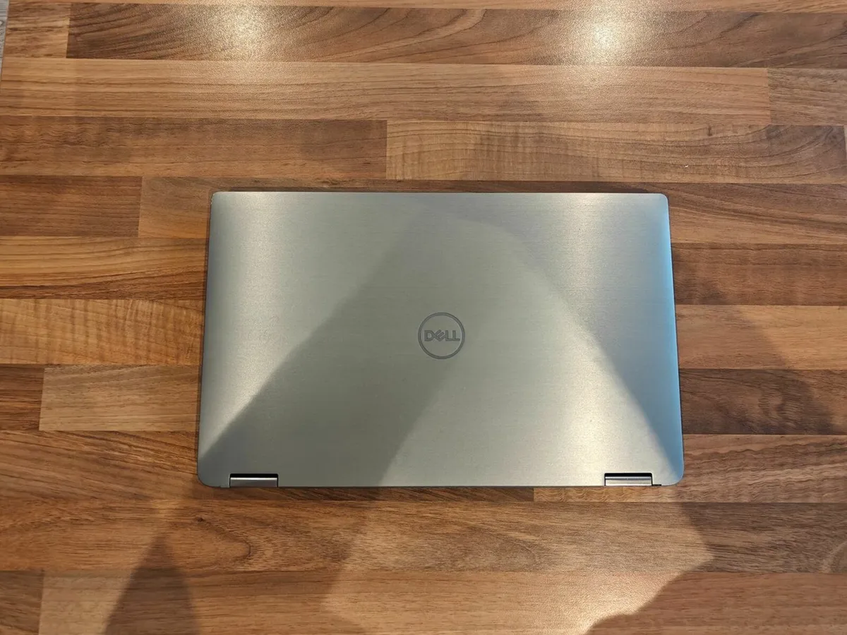 DELL Latitude 7400 2-in-1 360 Rotated Touchscreen - Image 3