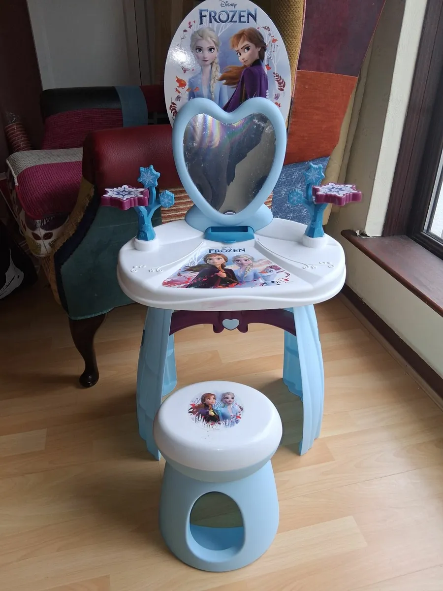 Disbey Frozen Vanity Table and Stool