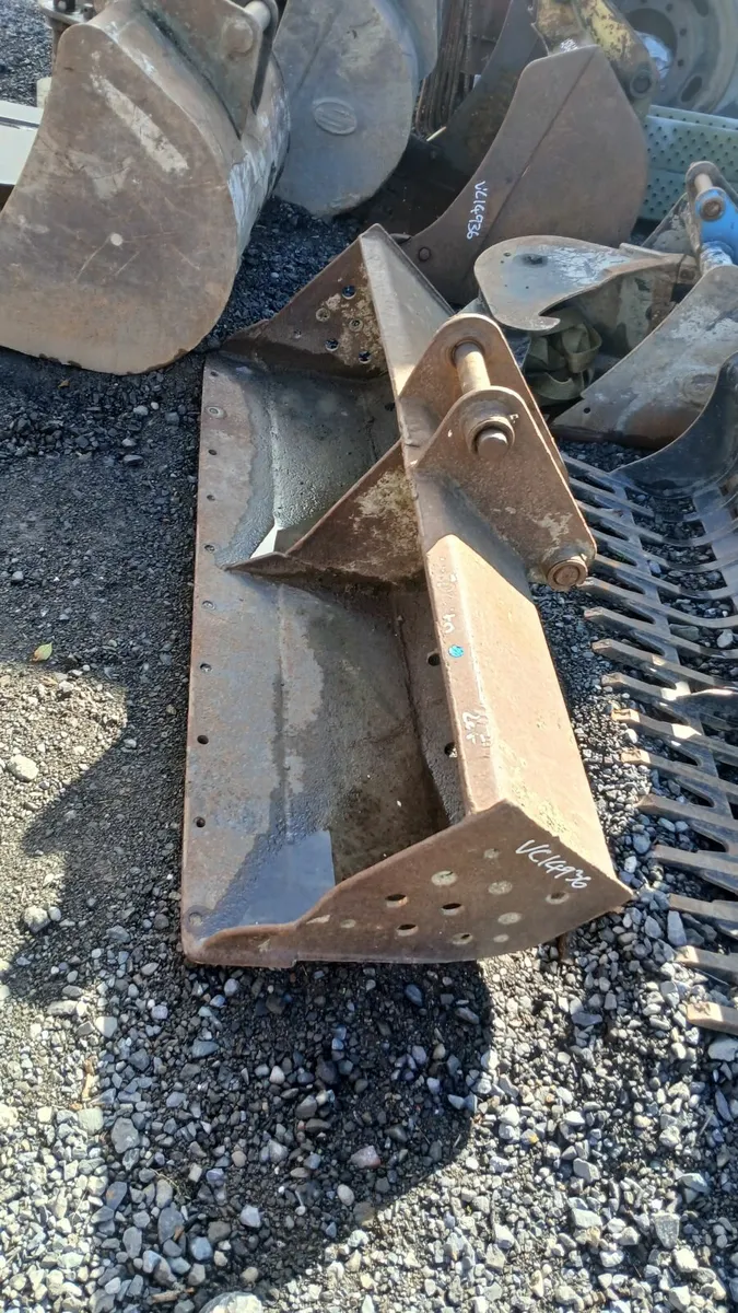 Digger Bucket's / concrete Skip / ladders scaffold - Image 3
