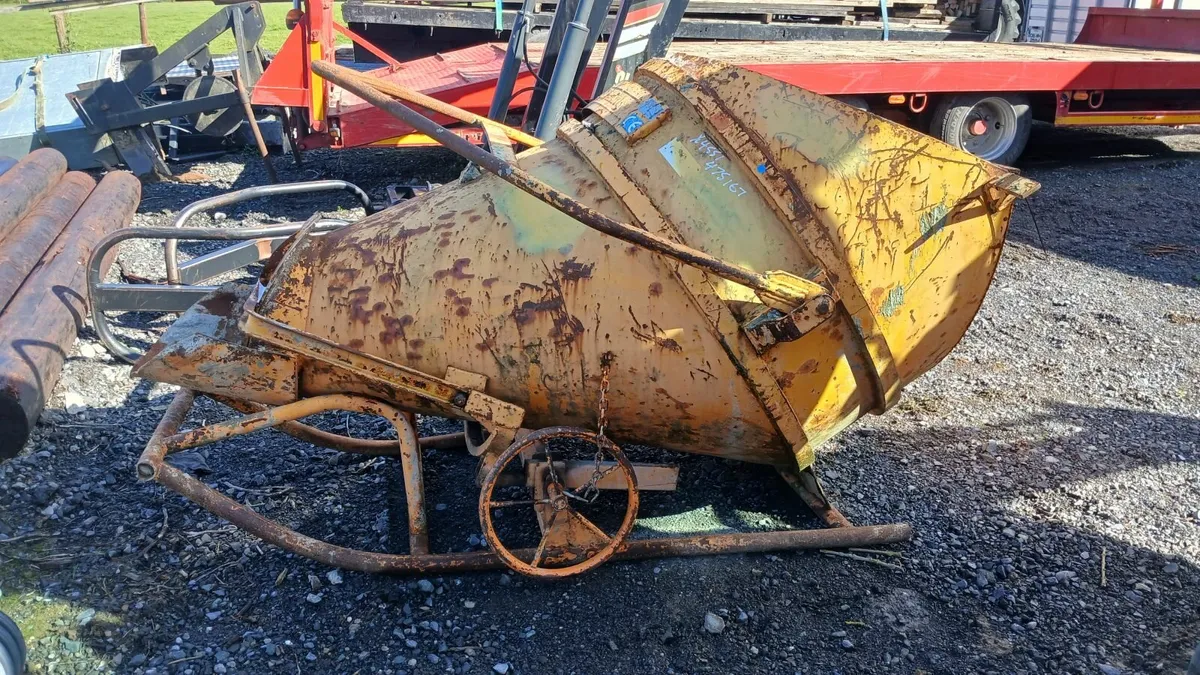 Digger Bucket's / concrete Skip / ladders scaffold - Image 1