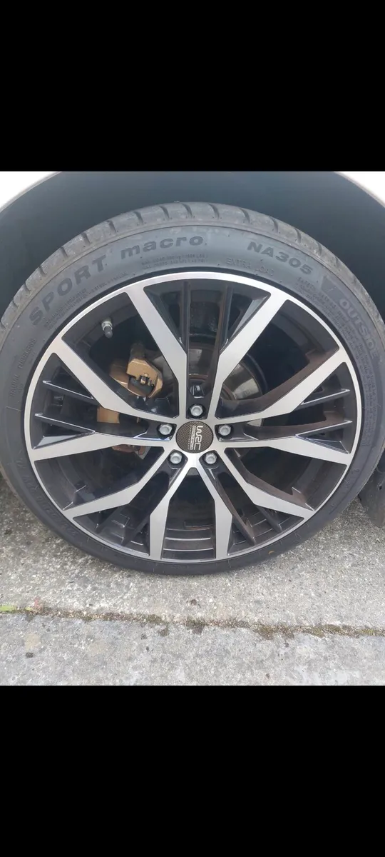 Car Lexus - Image 3