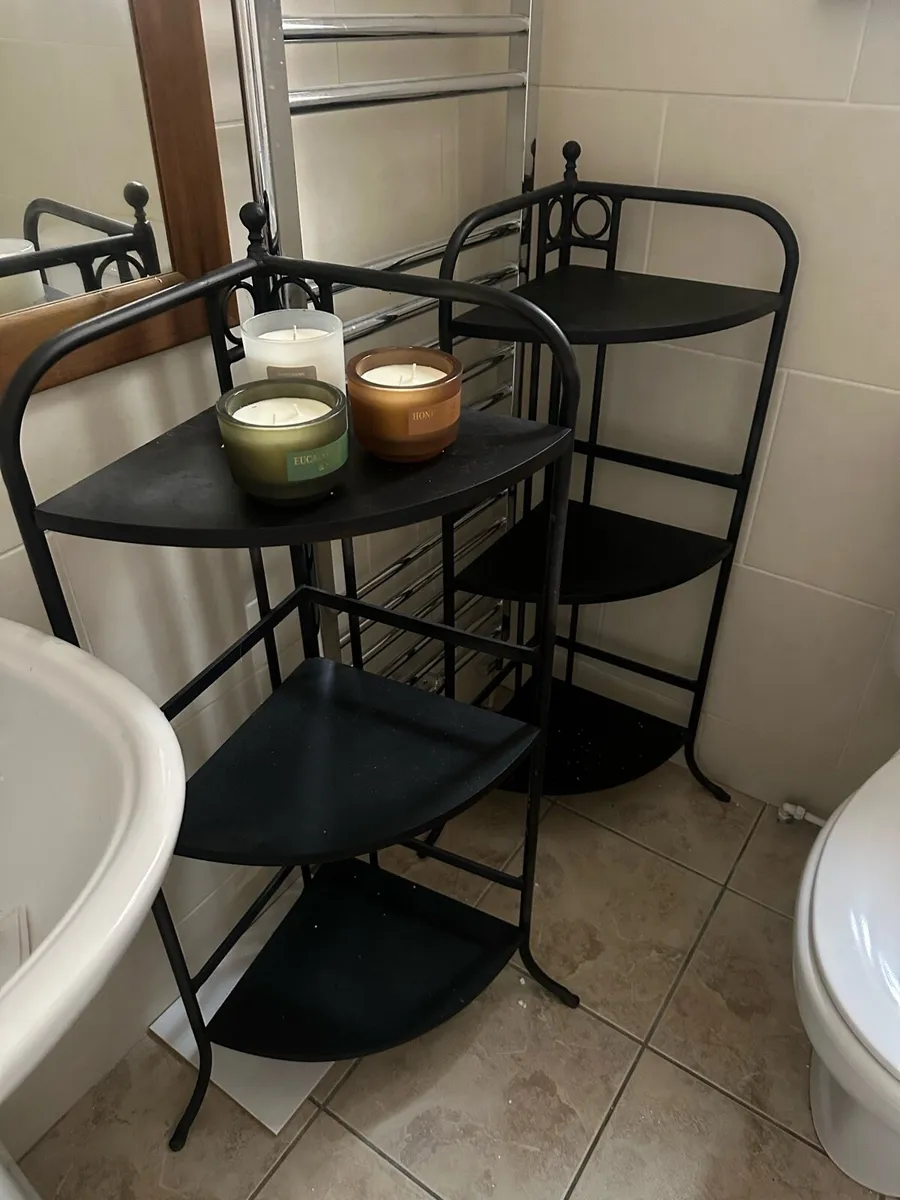 Corner shelves