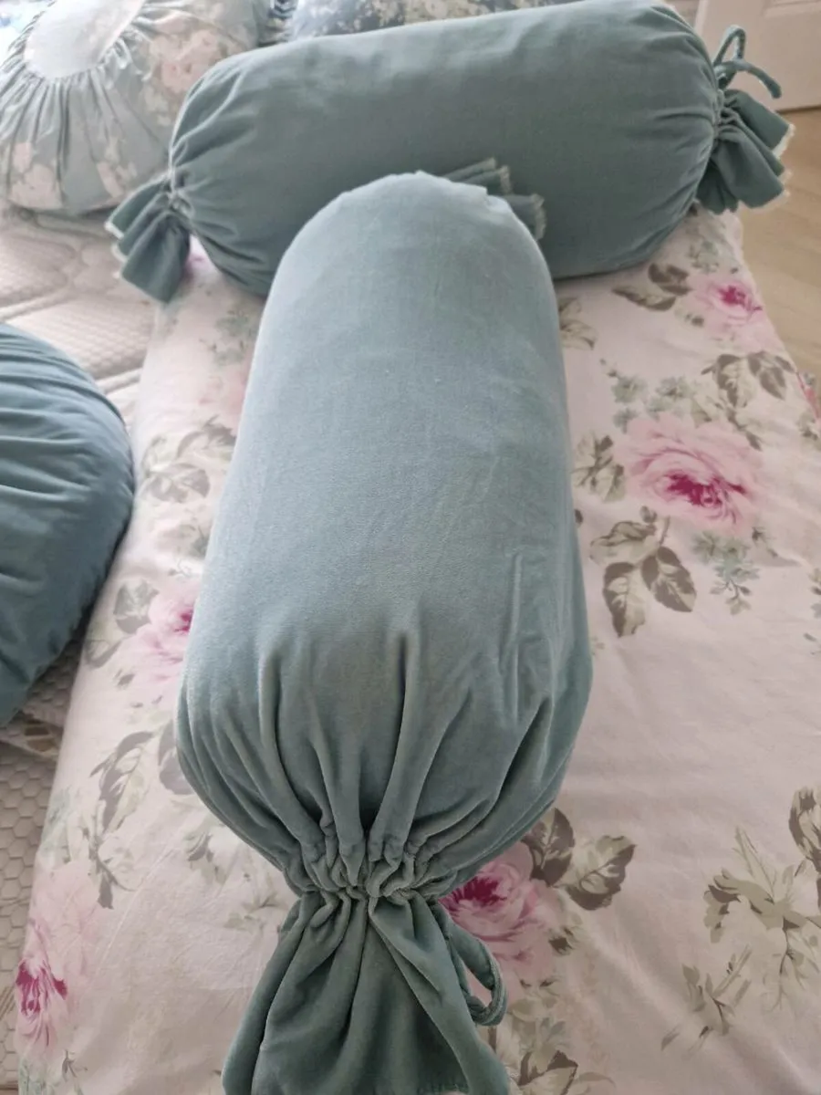 Cushions - Image 3
