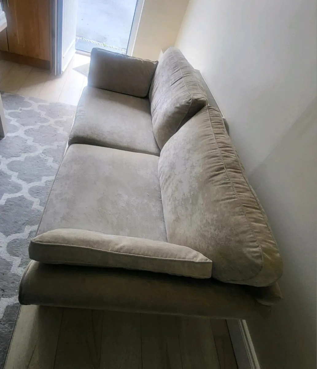 Couch / Sofa - Image 4