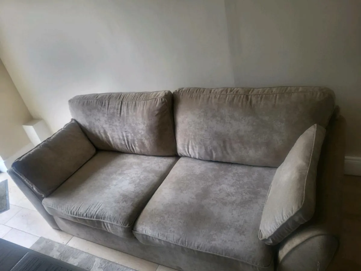 Couch / Sofa - Image 1