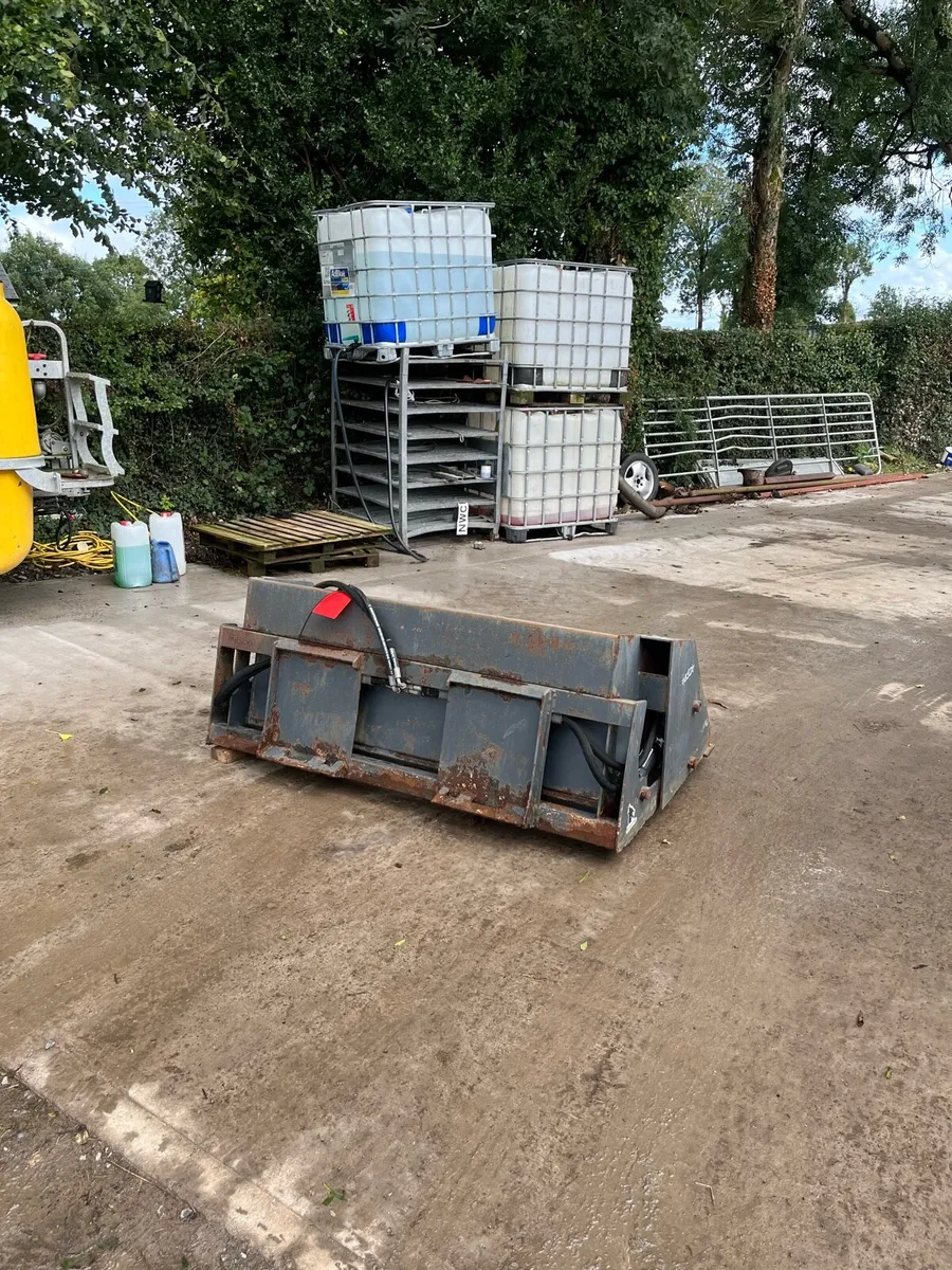 Skid steer high tip bucket *as new* - Image 2