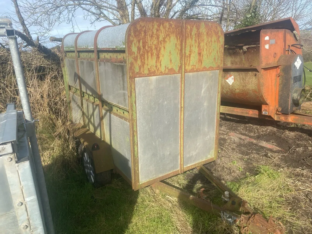 Cow box dung spreader bale spike - Image 3