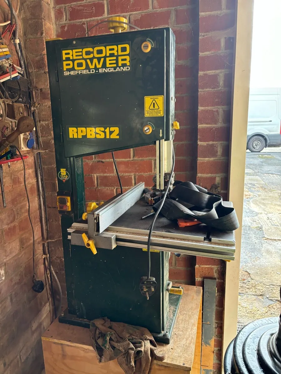 Record power bandsaw 240v & Stand. - Image 2