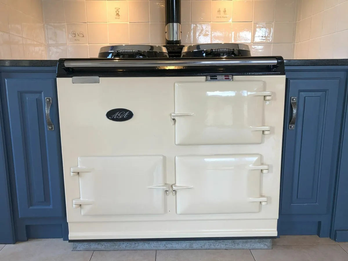 AGA oil fired range - Image 1