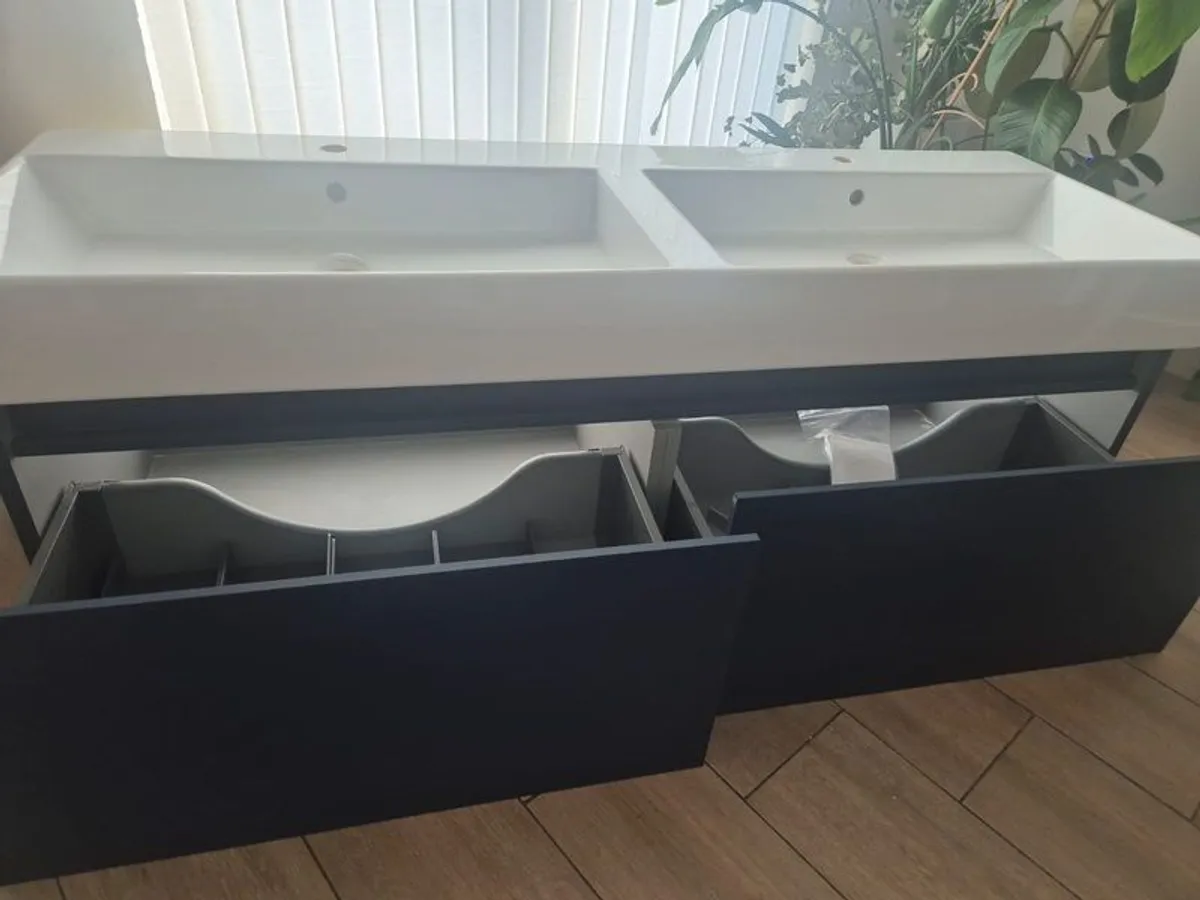 Catalano double sink with floating vanity unit - Image 4