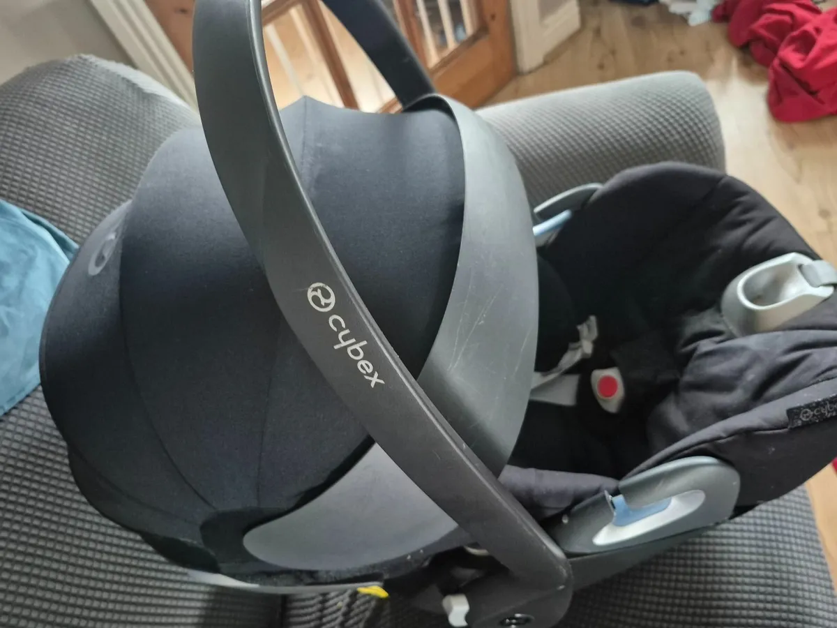 Cybex cloud z carseat with rotating isofix base