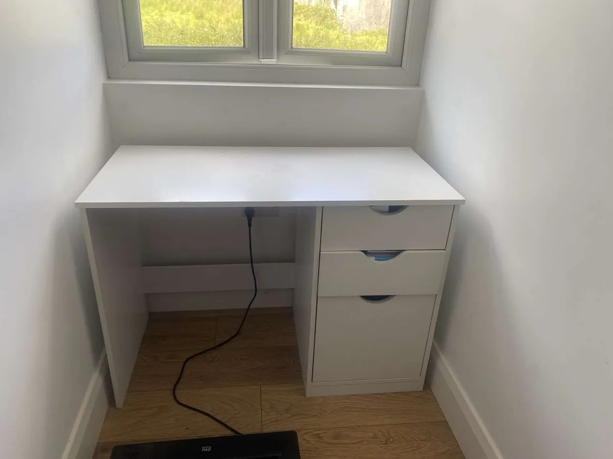 Study table - Image 1
