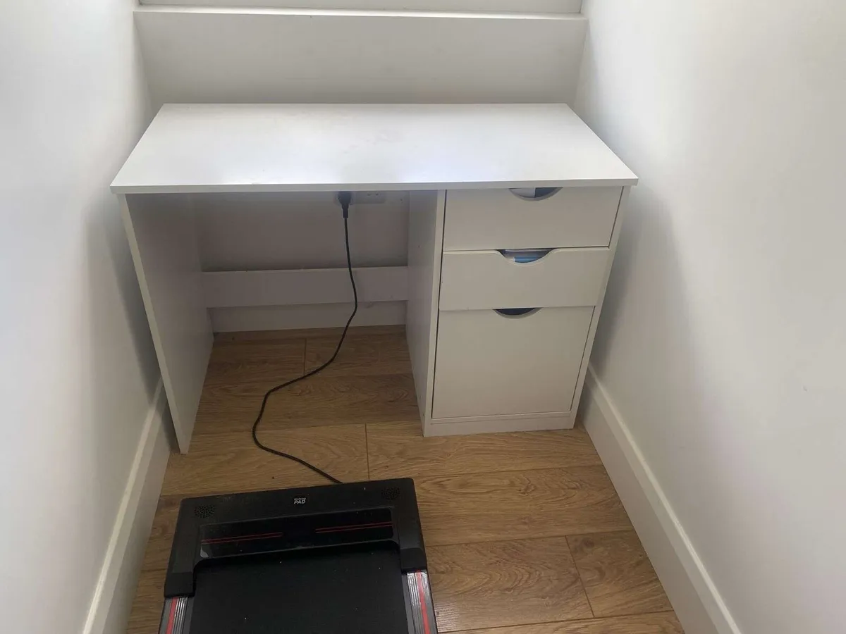 Study table - Image 2