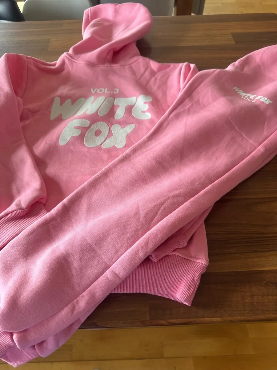 White fox tracksuit - Image 3