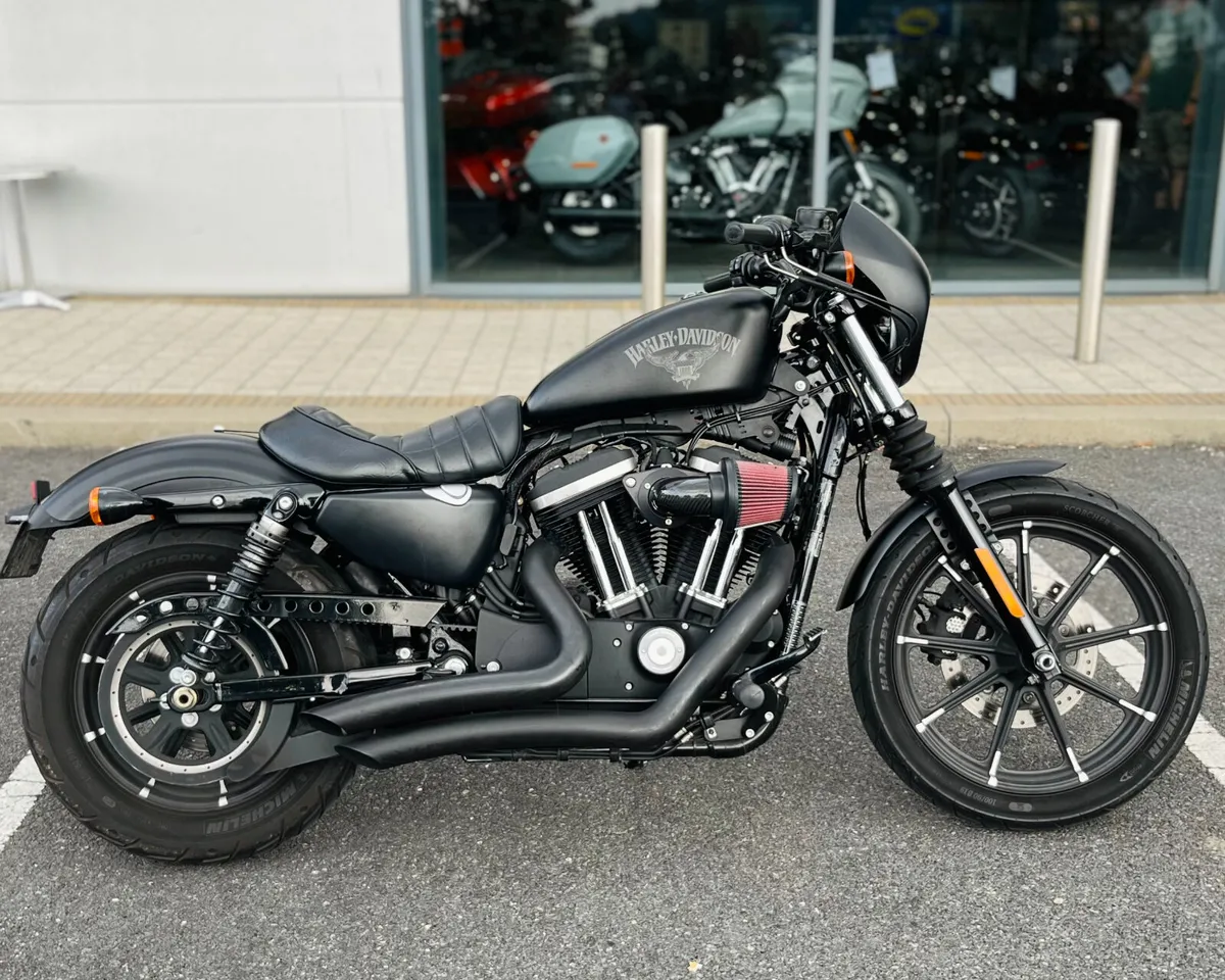 HARLEY-DAVIDSON IRON 883 + EXTRAS - Image 1