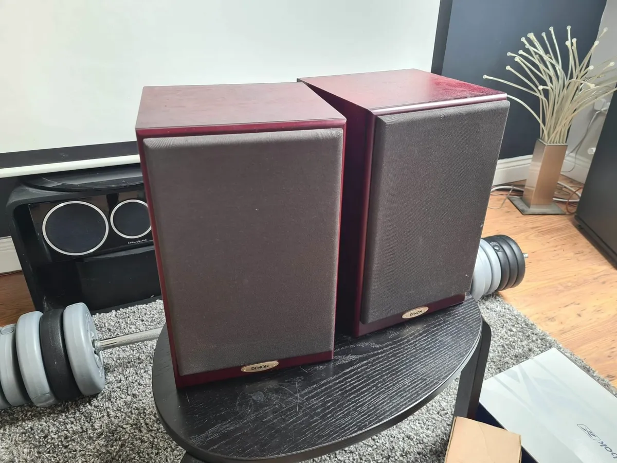 Denon stereo system and speakers - Image 2