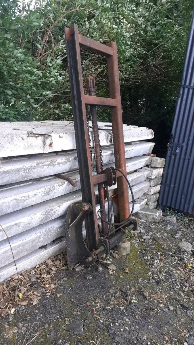 Mast - Image 1