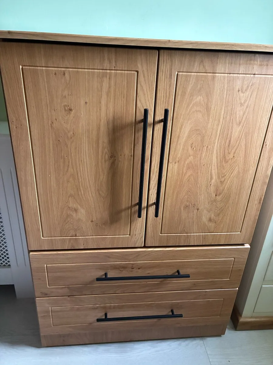 Dresser Unit - Image 1