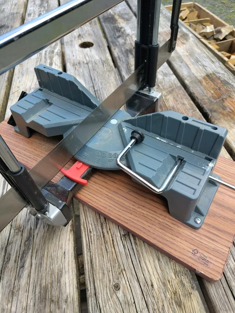 Hand mitre saw - Image 1