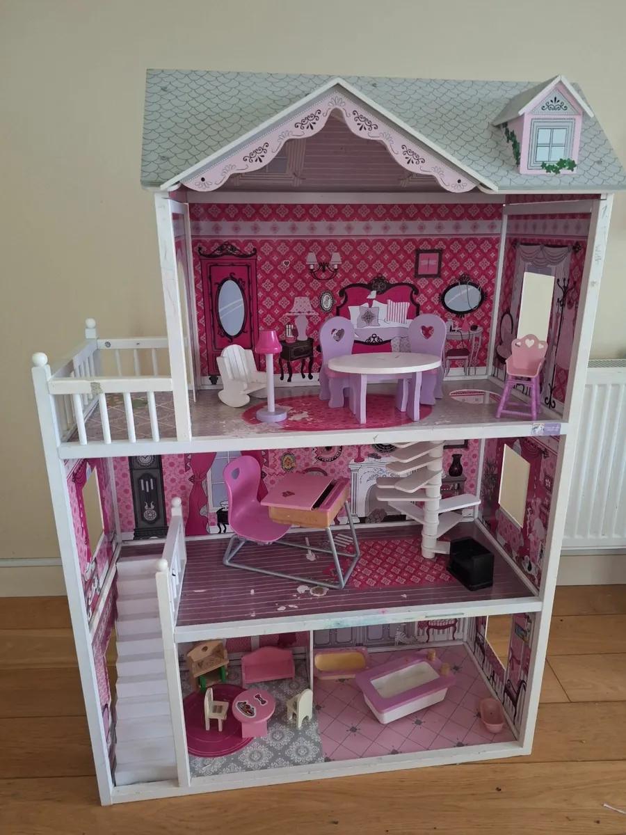 Barbie doll house