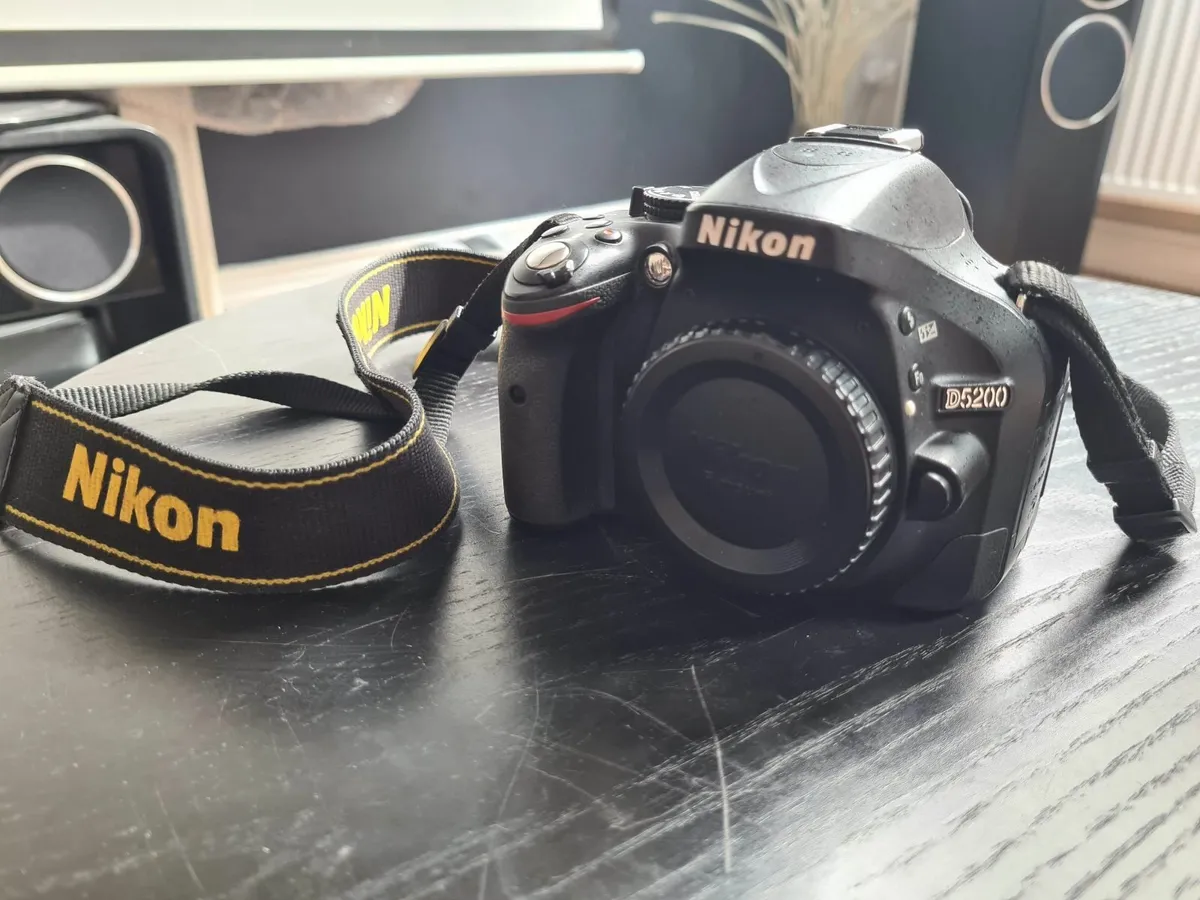 Nikon DSLR D5200 box + 2 lenses - Image 1