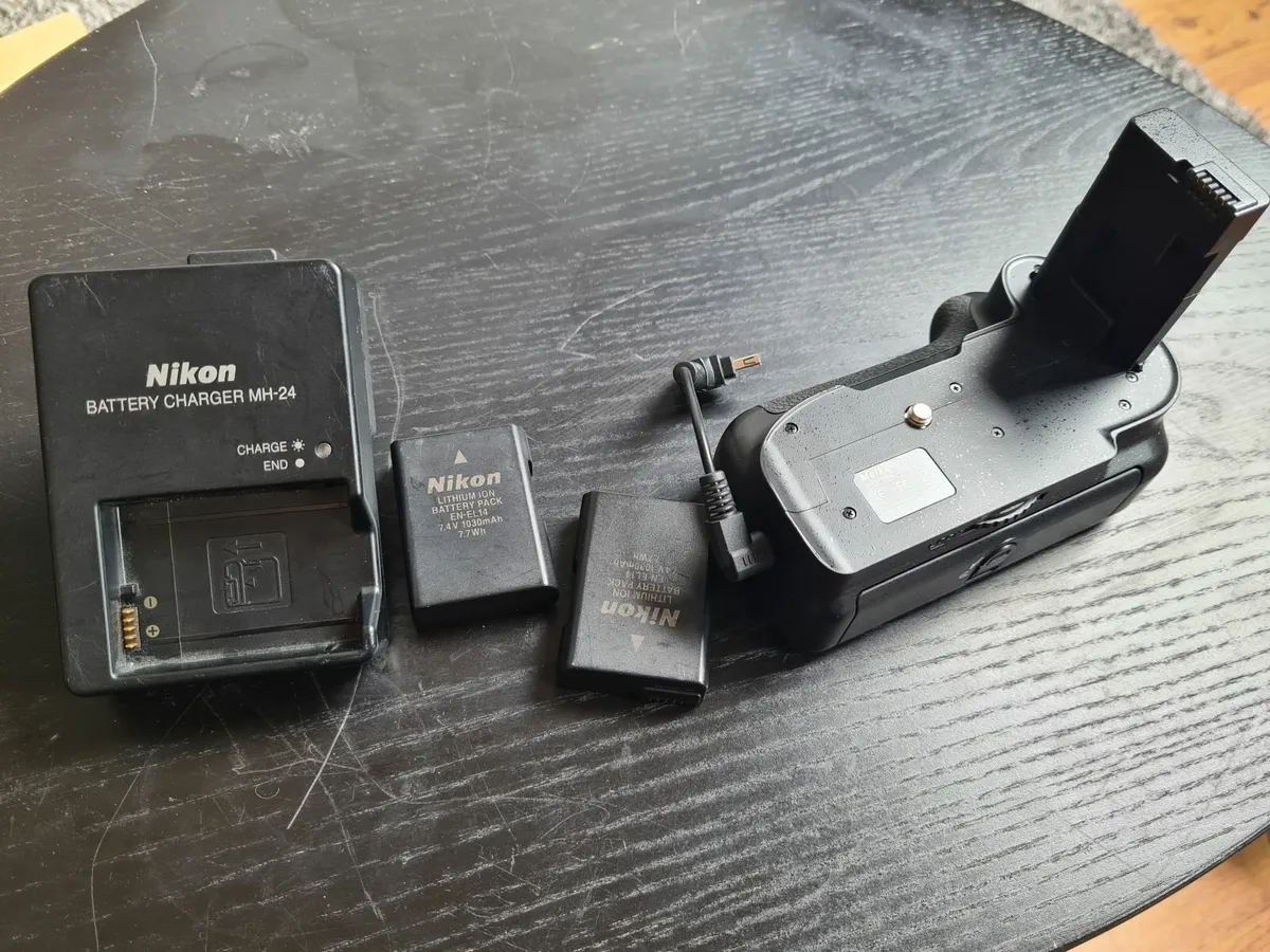 Nikon DSLR D5200 box + 2 lenses - Image 4