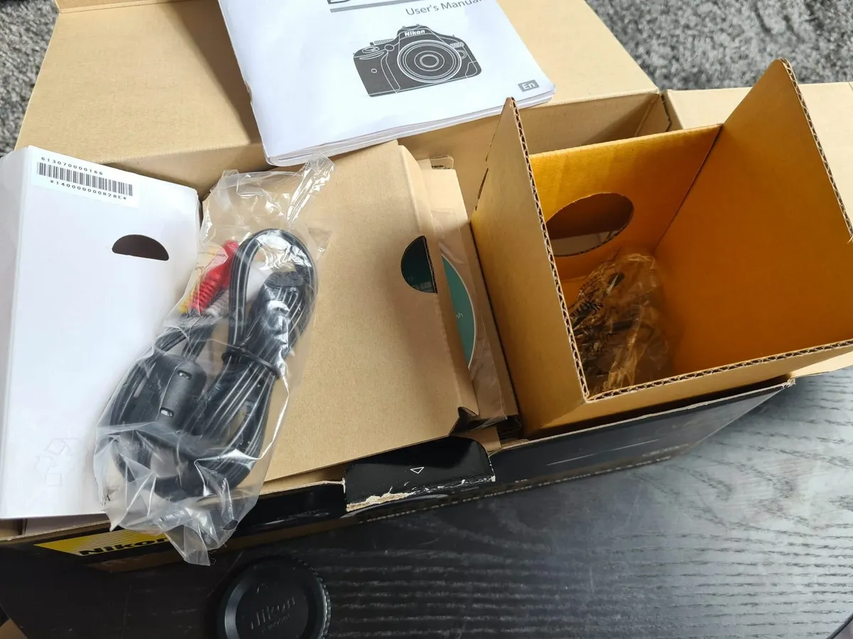Nikon DSLR D5200 camera + box + 2 lenses - Image 3