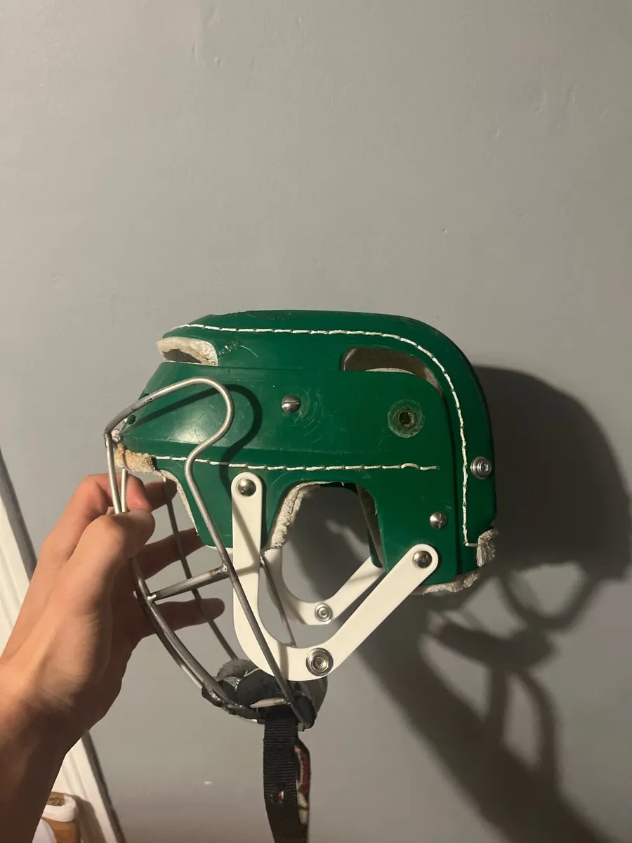 Oldstyle hurling helmet - Image 1