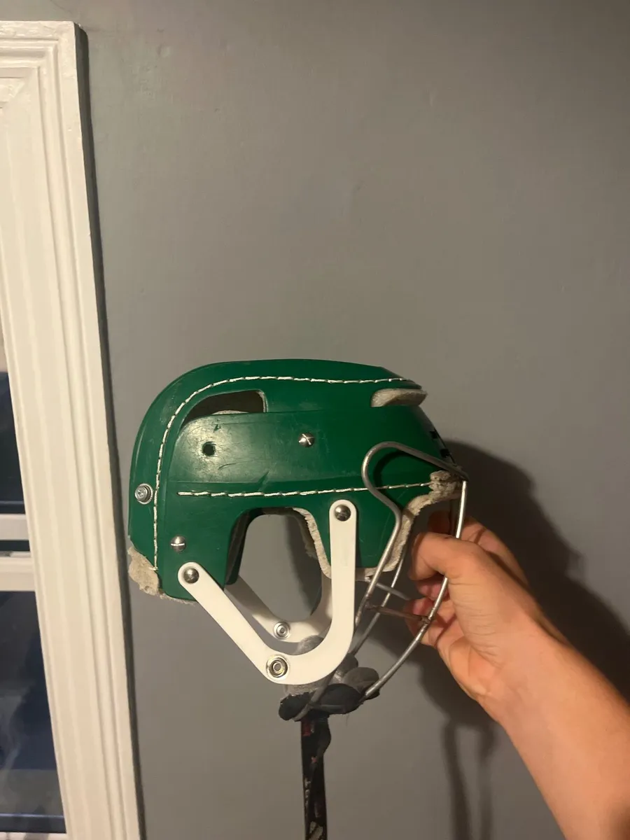 Oldstyle hurling helmet - Image 4