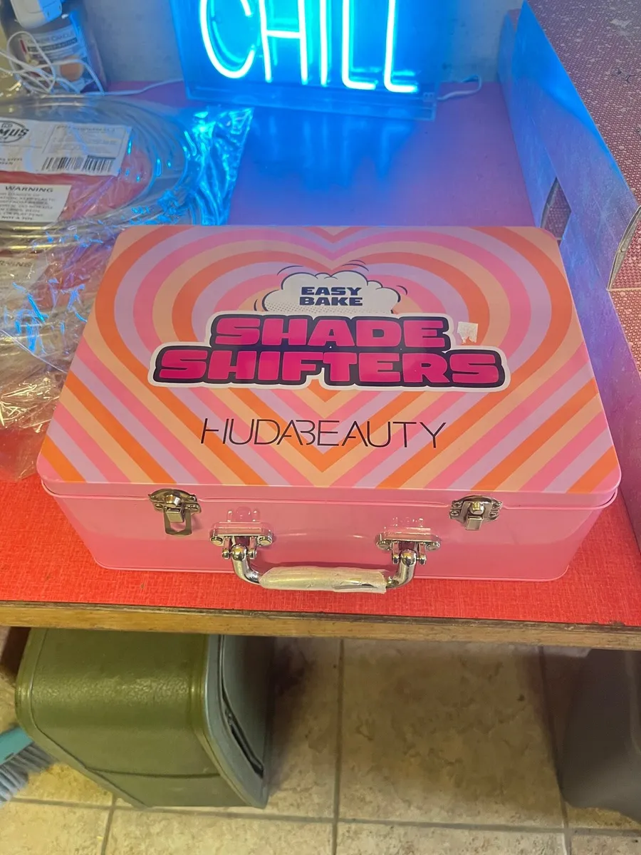 Make up - Image 1