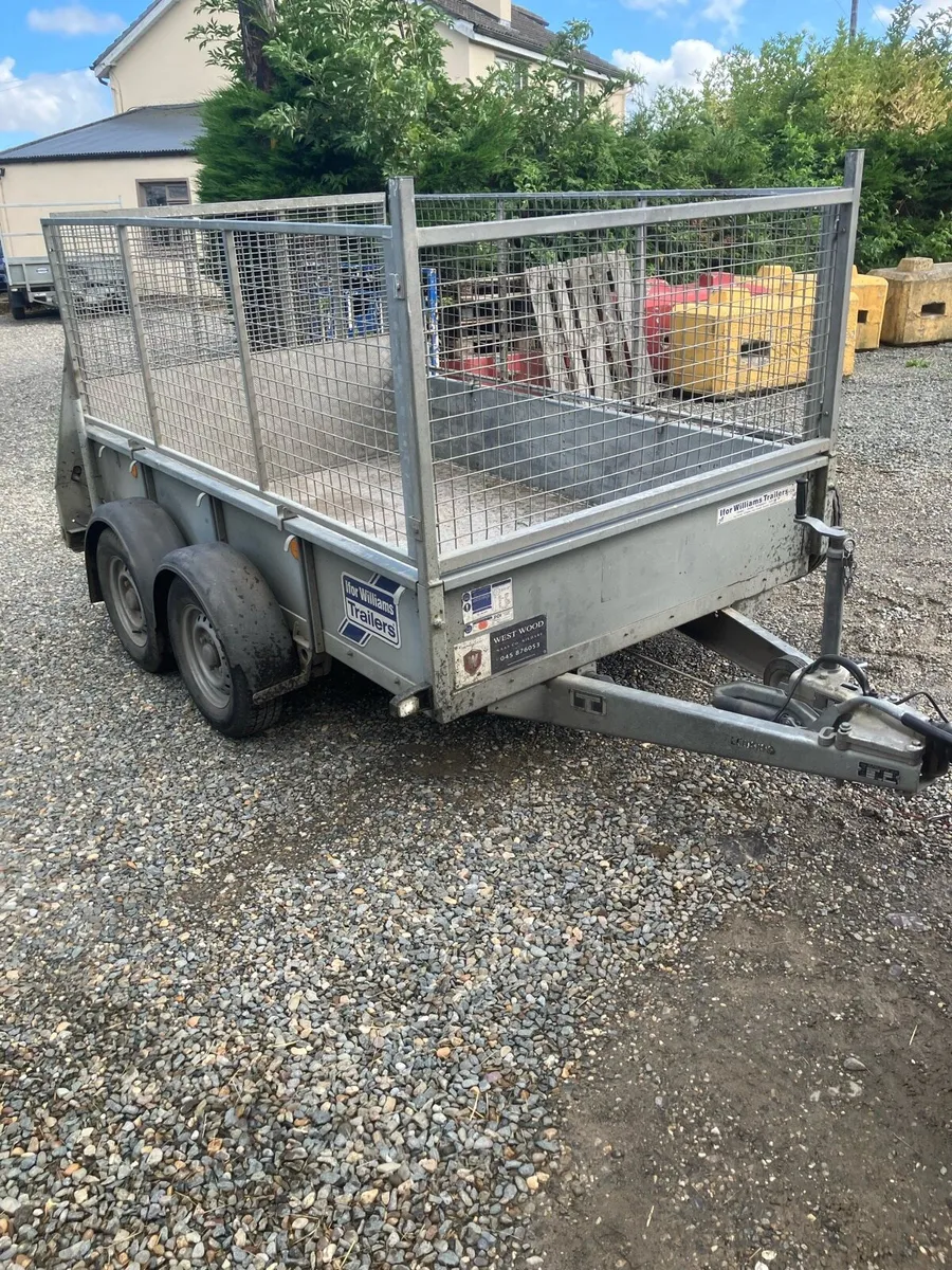 Trailer - Image 1