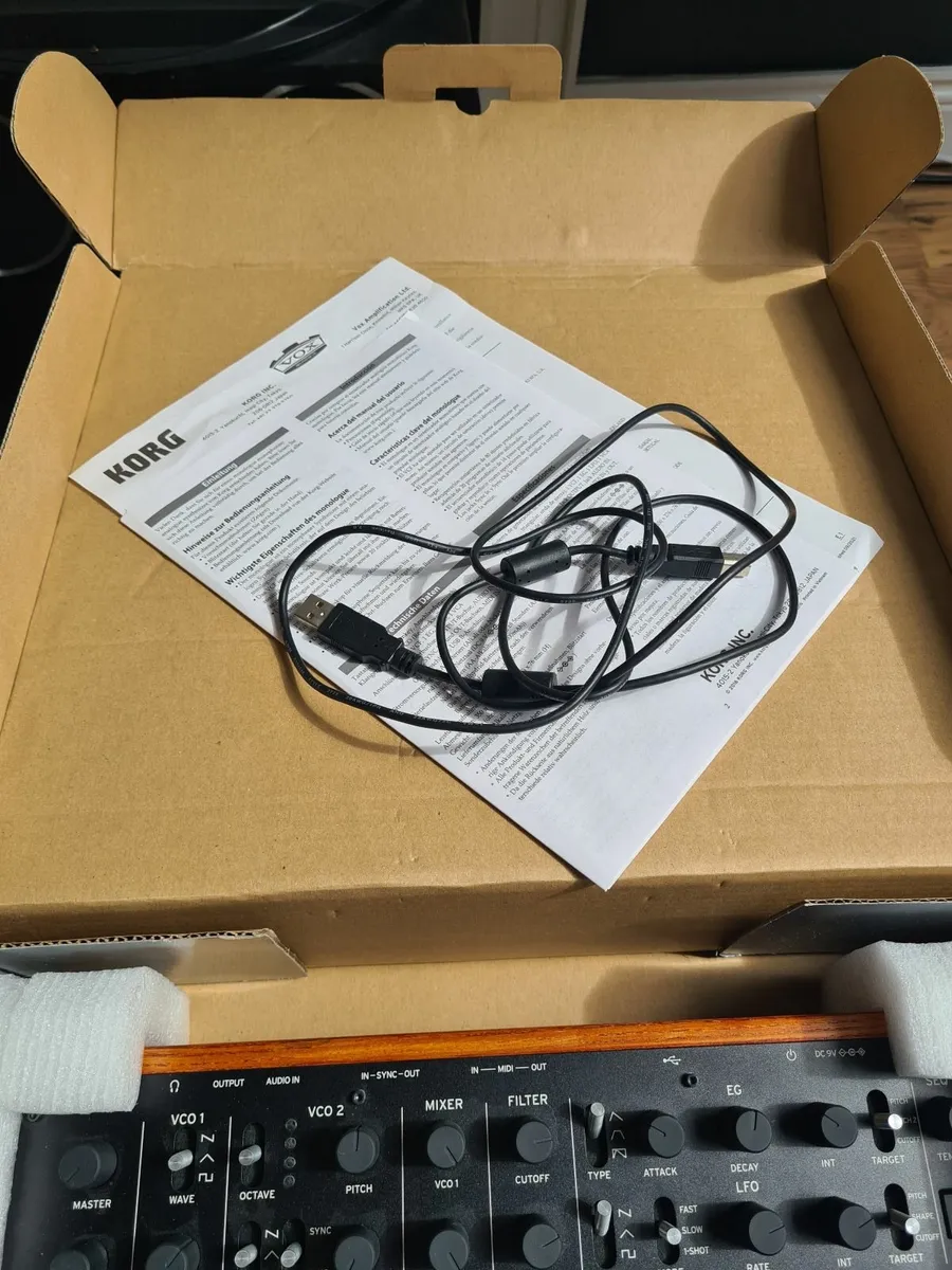 Korg Monologue Synthesiser Black as new - Image 3