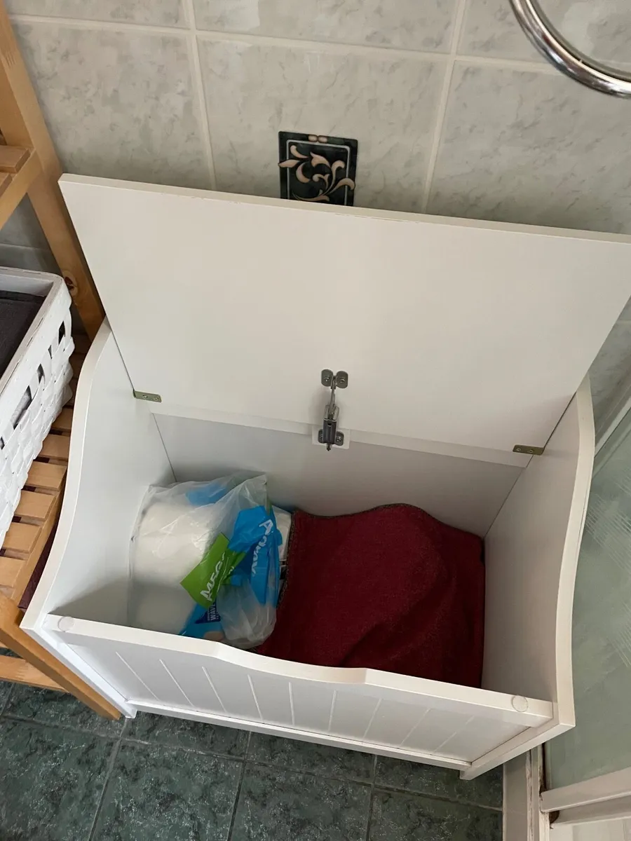 White box - Image 1