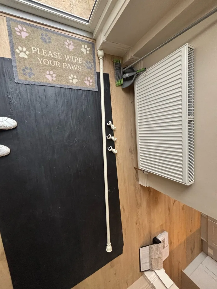 Curtain pole